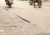 खस्ताहाल सड़क बनी हादसे का सबब, राहगीर परेशान