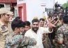 छात्रसंघ चुनाव की मांग पर एबीवीपी कार्यकर्ताओं का राजस्थान विश्वविद्यालय में प्रदर्शन, पुलिस ने हिरासत में लिया