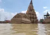 गंगा के बढ़ते जलस्तर से वाराणसी में हालात बिगड़े: मणिकर्णिका-अस्सी घाट तक पहुंचा पानी, गलियों में शुरू हुआ शवदाह