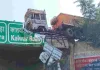 नांगल पुलिया पर डिवाइडर तोड़कर लटका ट्रेलर, नीचे से गुजरते वाहनों में मचा हड़कंप 