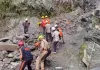 केदारनाथ पैदल मार्ग पर फिर भूस्खलन : पहाड़ से गिरे पत्थरों के कारण रास्ता अवरुद्ध, यात्रा रोकी