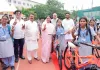 स्कूल जाने का सफर अब होगा आसान, सीएम रेखा गुप्ता ने बांटी 1400 छात्राओं को साइकिलें