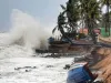 चक्रवाती तूफान 'ताउ ते' ने गुजरात में मचाई तबाही, कई जगह पेड़ उखड़े, खंभे गिरे, 3 लोगों की मौत