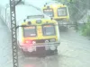 मुंबई में वक्त से 1 दिन पहले पहुंचा मानसून, भारी बारिश से कई इलाकों में भरा पानी, लोकल ट्रेन सेवा पर असर