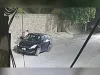 कार मालिक के नजरों के सामने चुरा ली कार, घटना सीसीटीवी में कैद