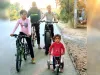 गुड़ली गांव के बच्चे दे रहे साइकिल चलाइए, स्वस्थ रहिए का संदेश