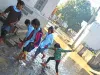 बदहाली: दो साल से गंदे पानी से निकलने को मजबूर विद्यार्थी और ग्रामीण
