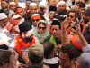 ऑटोरिक्शा से दरगाह पहुंचीं अभिनेत्री सारा अली खान, खबर लगते ही उमड़ पड़ी फैंस की भीड़ 