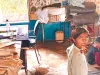 स्कूल में बच्चे परेशान: घटिया निर्माण से टपकते कक्षा कक्षों में पढ़ने को मजबूर नौनिहाल