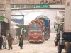 अफगानिस्तान से भारत आ रहे ट्रक को जलाया, तालिबान और पाकिस्तान में जंग जैसे हालात