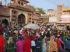 बाजारों में उतरी महालक्ष्मी: करोड़ों का कारोबार, बाजार गुलजार