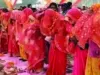 उत्तर प्रदेश में सामूहिक विवाह में धोखाधड़ी, स्वयं को माला पहनाते नजर आई दुल्हनें