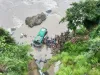 नेपाल में नदी में गिरी यात्रियों से भरी बस, 7 लोगों की मौत