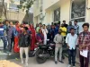 जयपुरिया हॉस्पिटल में वेतन नहीं मिलने से नाराज कॉन्ट्रेक्ट कर्मचारियों ने काम बंद कर किया प्रदर्शन