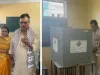 भजनलाल शर्मा ने मतदान केन्द्र पर डाला वोट, पोलिंग कांउटर पर कार्यकर्ताओं से की चर्चा 