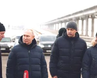 क्रीमिया के जिस पुल पर हुआ था हमला वहीं रूसी राष्ट्रपति पुतिन ने चलाई मर्सिडीज