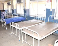 अस्पतालों की अव्यवस्था से प्रिंसिपल ने पल्ला झाड़ा, सफाई व्यवस्था चरमराई, खाली होने लगे बेड