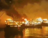 विशाखापत्तनम बंदरगाह पर आग लगने से 40 नावें जलकर नष्ट