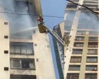 मुंबई में एक इमारत में लगी आग, लोगों को निकाला सुरक्षित