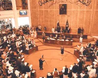 इमरान खान के समर्थकों ने संसद में किया हंगामा