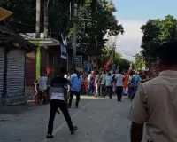 बंगाल में चुनाव के दौरान हिंसा, भाजपा-तृणमूल कार्यकर्ताओं के बीच पथराव 