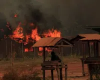 अफ्रीका में विद्रोहियों ने घरों में लगाई आग, 14 लोगों की मौत