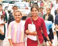उच्च शिक्षा से वंचित हो रही हैं गांवों की बेटियां