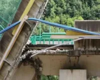 चीन में बारिश के कारण ढहा पुल, 11 लोगों की मौत