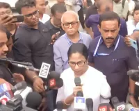 बंगाल एसआईआर मामला: सीएम ममता उच्चतम न्यायालय के सामने आज होंगी पेश, मानवीय हितों की अनदेखी का लगाया आरोप