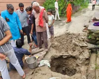 असर खबर का - पेयजलापूर्ति की भूमिगत लाइन क्षतिग्रस्त, सुध लेने पर  पहुंचे कर्मचारी