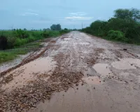 असर खबर का - पीडब्ल्यूडी विभाग चेता, सड़क के गड्ढों को भरना शुरू किया