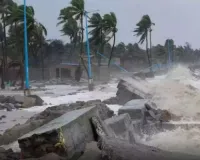 चक्रवाती तूफान फेंगल ने पकड़ी रफ्तार, समुद्री तटों के लिए अलर्ट जारी 