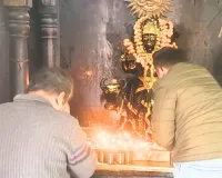 शनि मंदिरों में शनिवार को उमड़ी भक्तों की भीड़