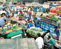 जाम से प्रभावित हो रहा कारोबार, व्यापारियों, किसानों और ग्राहकों को करना पड़ता है परेशानी का सामना 