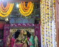 सीताराम मंदिर में ठाकुर जी के साथ खेली गई होली, भजनों की गूंज ने मोहा मन 