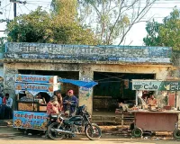 यात्री प्रतीक्षालय बन रहा खतरे की घंटी, भंवरगढ़ बस स्टैंड स्थित प्रतीक्षालय हो रहा जर्जर