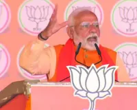 दिल्ली में मोदी ने की रैली : बदलाव का आया बसंत, बिखरने लगे है झाड़ू के तिनके, कहा- हमें दें जनता की सेवा का मौका 