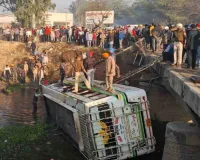 पंजाब में धुंध होने के कारण हादसा : टक्कर के बाद नाले में गिरी बस, एक बच्चे सहित 6 लोगों की मौत; अन्य की हालत गंभीर 