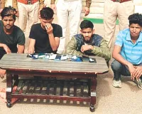 मोबाइल छीनने वाले तीन आरोपी और खरीदार गिरफ्तार, पुलिस ने आरोपियों के कब्जे से चोरी के 15 मोबाइल किए बरामद, बाइक जब्त