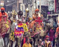 महाशिवरात्रि पर काशी में भव्य नजारा : मंगला आरती के बाद निकली अखाड़ों की शोभायात्रा, त्रिशूल-तलवार और गदा लेकर निकले नागा साधु