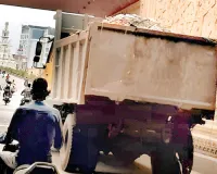 थेगड़ा से नांता तक दुर्गंध फैला रहे डम्पर, रास्ते में कई जगह सड़क पर गिर रहा कचरा