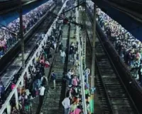 रेलवे स्टेशनों पर यात्री होल्डिंग एरिया विकसित करने की योजना को मंजूरी : आसानी से संभलेगी अत्यधिक भीड़, मॉड्यूलर डिज़ाइन में होंगे होल्डिंग एरिया 