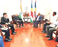 सी.पी. राधाकृष्णन ने सेशेल्स के राष्ट्रपति पैट्रिक हर्मिनी से की मुलाकात, हिंद महासागर में स्थिरता का लिया संकल्प