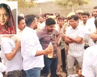 दूषित पानी पीने से किशोरी की मौत : ग्रामीणों ने एसडीएम को घेरा, कहा- बोतल में भरे दूषित पानी को पीकर दिखाएं 