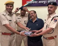 गांधीनगर रेलवे स्टेशन पर मिला लावारिस सूटकेस : जीआरपी की सतर्कता से मालिक को लौटाया गया, परिवादी ने टीम का व्यक्त किया धन्यवाद 