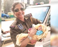 मोक्ष धाम के बाहर टीआई को मिली 10 दिन की नवजात, डॉक्टरों की निगरानी में उपचार जारी