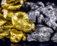 सोना और चांदी फिर नई ऊंचाई पर पहुंचे :  चांदी 2,000 रुपए और शुद्ध सोना 1600 रुपए महंगा 