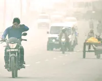 वायु प्रदूषण : धुएं-धूल की मार, आंखें हुई लाचार, एलर्जी जैसी समस्याएं, सर्दी के मौसम में वायु प्रदूषण के कण हवा में