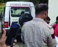 ट्रोले ने बाइक को मारी टक्कर : हादसे में बाइक सवार दंपती की मौत, बच्चा गंभीर घायल