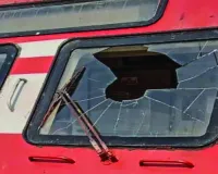 कश्मीर में ट्रेन की विंडस्क्रीन से टकराया बाज : कांच टूटने से लोको पायलट घायल, सभी यात्री सुरक्षित